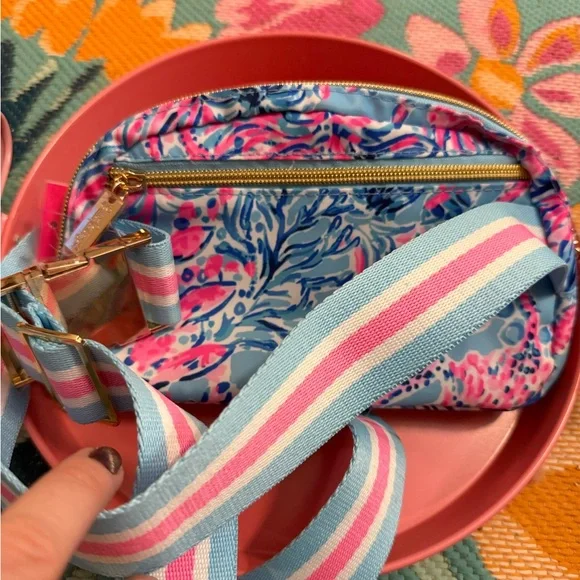 Lilly Pulitzer Blue and Pink Patterned Bag - Picture 4 of 5